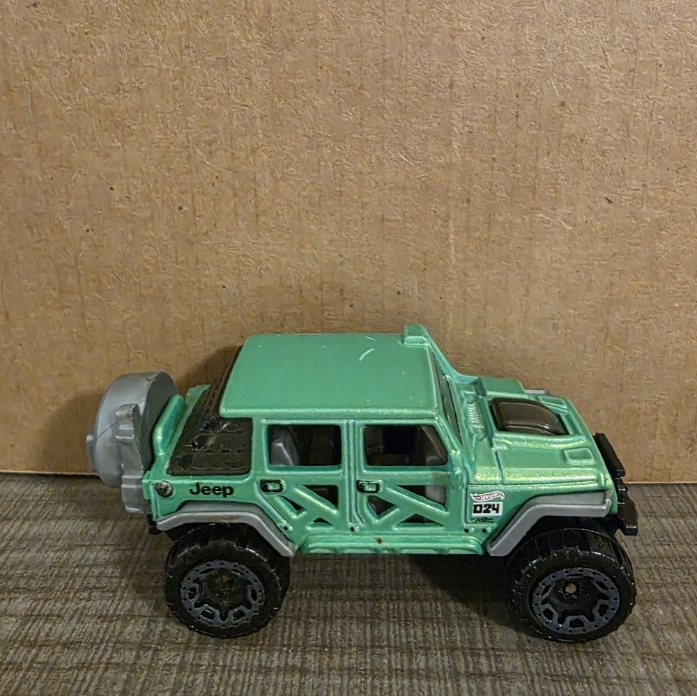2017 Hot Wheels Mattel Green Jeep Off-Road Toy Vehicle